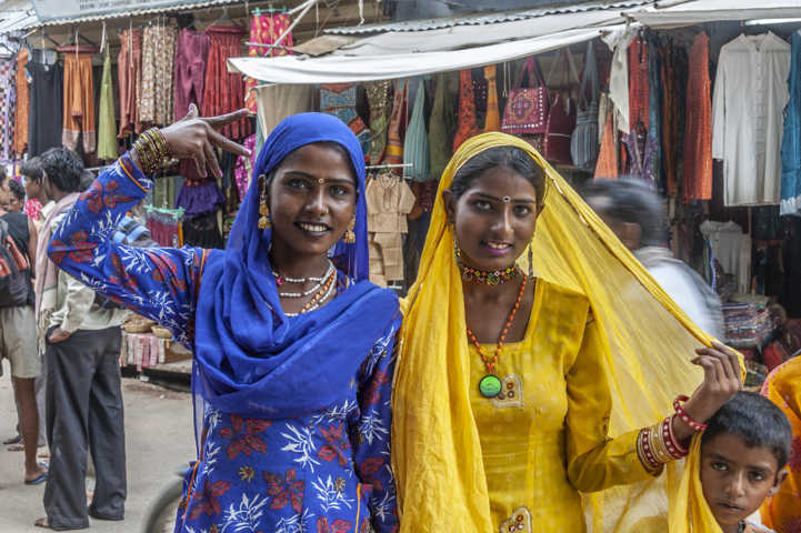 28 - India - Pushkar - jovenes hindues